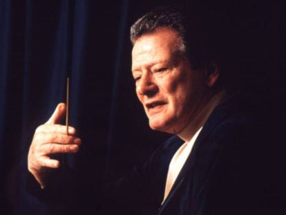 El director de orquesta Neville Marriner, en una foto de promoci&oacute;n del a&ntilde;o 2000.
