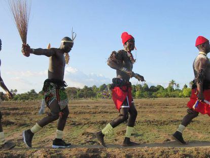 Cuatro luchadores de &#039;ewange&#039;, en Youtou, Senegal.