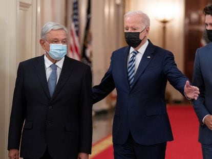 Andrés Manuel López Obrador, Joe Biden y Justin Trudeau, el pasado jueves en Washington antes de la cumbre trilateral de líderes de Norteamérica.