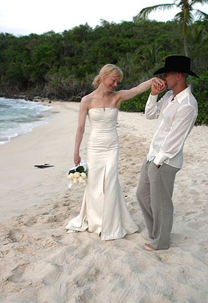 Renée Zellweger y Kenny Chesney, tras la boda, en Cruz Bay, Saint John.