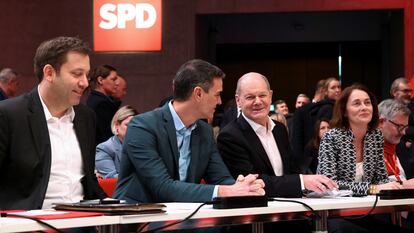 Sánchez y Scholz, este sábado durante el congreso del SPD.