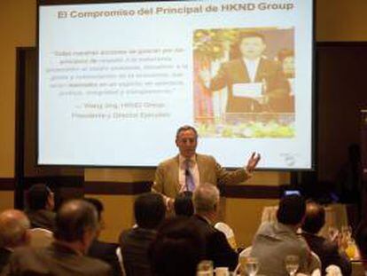 Fotografía tomada el pasado 13 de agosto en la que se registró a Ronald McLean-Abaroa, vocero de la compañía china HKND, durante una conferencia en un hotel de Managua (Nicaragua).