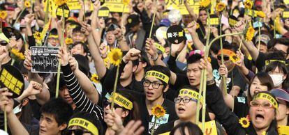 Protestas en la revoluci&oacute;n de los girasoles, en marzo pasado.