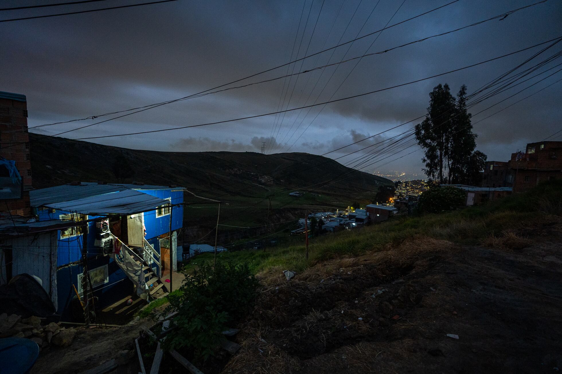 La vida sin agua de dos madres en un barrio de la periferia de Bogotá ...