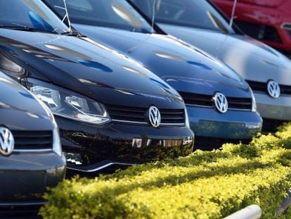 Cotxes de Volkswagen a Sydney aparcats aquest dissabte en un concessionari.