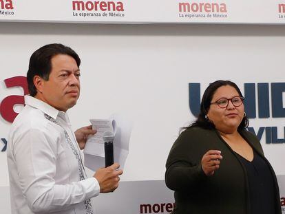 Mario Delgado, dirigente nacional de Morena, y Citlalli Hernández, secretaria general, en abril de 2022.