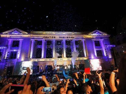 Simpatizantes de Nayib Bukele celebran su victoria este domingo. 