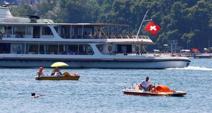 Imagen del lago Zurich en Suiza. 