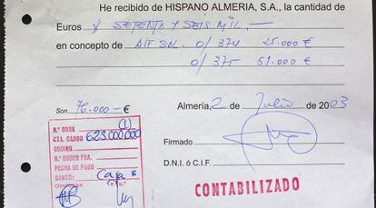 Uno de los cheques de Hispano Almería a nombre de Alfonso Salmerón.