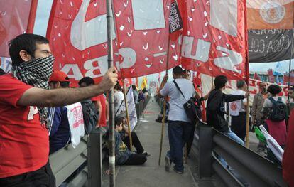Escena de un piquete realizado por un sindicato opositor al Gobierno de Cristina Fern&aacute;ndez 
