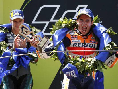 Marc Márquez celebra la victoria en el GP de Cataluña.