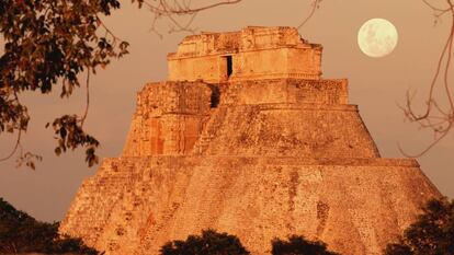 Pirámide del Adivino, en Uxmal (Yucatán).