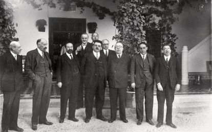 Almuerzo en el Cigarral en 1932. En el centro, Édouard Herriot; a su izquierda, Manuel Azaña, Gregorio Marañón y Luis de Zulueta; a su derecha, Fernando de los Ríos.