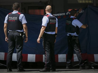 Agentes de los Mossos d'Esquadra en una imagen de archivo.