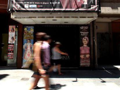 Fachada del teatro Arlequ&iacute;n de Madrid, en 2009.