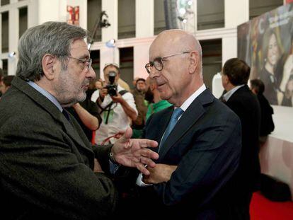 Josep Antoni Durán Lleida con Narcís Serra en el homenaje a Carme Chacón.