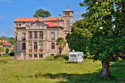 El palacio de Partarríu, magnífica muestra de arquitectura indiana, fue construido en 1899 y albergó la inquietante trama de 'El orfanato', primera película de Juan A. Bayona.