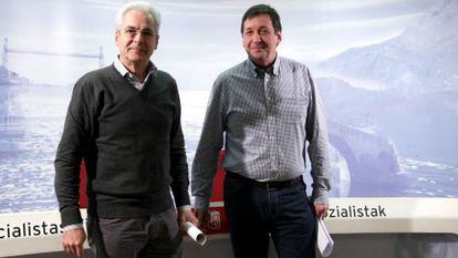 Carlos Totorika (a la izquierda) y Francisco Fernández este lunes en Bilbao.