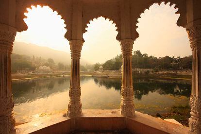 Udaipur (India)

Digna de una escenografía de película, esta ciudad es conocida como una de las "Venecias del este" por los lagos interiores que alberga. Un entorno romántico para dar la bienvenida al Año Nuevo con alguien muy especial.