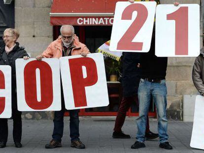 Protesta en Nantes contra las restricciones impuestas tras los atentados a las concentraciones sobre la Cumbre del Clima.