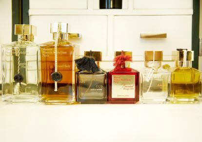 Fragancias de la Maison Francis Kurkdjian. En el centro, en rojo, Baccarat Rouge 540, el perfume más popular de 2022.