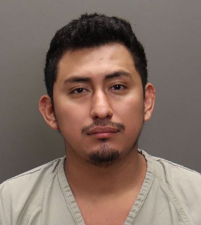 Foto policial de Gerson Fuentes, el hombre de 27 años que violó a la niña de Ohio de 10 años.