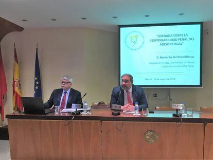 De izquierda a derecha: Bernardo del Rosal, catedr&aacute;tico de Derecho Penal y abogado de UM&amp;DR, y Jos&eacute; Manuel S&aacute;nchez, presidente de AEAFYT.