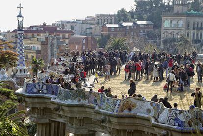 Banco del parque Güell de Barcelona, que cada año visitan millones de personas.