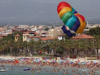 La playa de Salou, al mes de agosto.