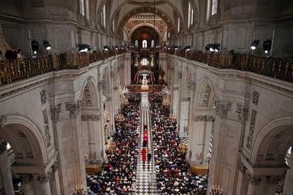 Vista general de la catedral de San Pablo, donde ha tenido lugar la misa de Acción de Gracias por los 70 años de reinado de Isabel II.