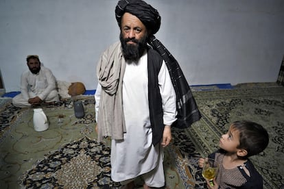 Qari Gul Mohammed, un empresario de Kandahar que medió entre las autoridades depuestos y los talibanes.