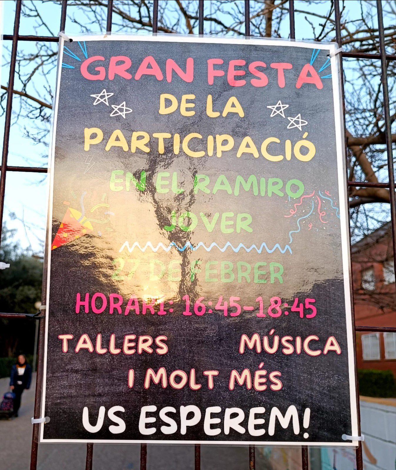 Cartel de la fiesta que coincidió con el referéndum sobre la jornada continua en el colegio Ramiro Jover de Valencia.