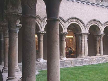 El monasterio que acoge el hotel Monestir de les Avellanes, en Os de Balaguer (Lleida), se remonta al siglo XII.
