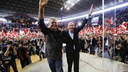 Felipe Gonz&aacute;lez y Alfredo P&eacute;rez Rubalcaba en Granada