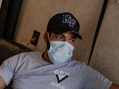 Dairon Elisondo Rojas de nacionalidad cubana ejerce como mdico en un campamento de migrantes en la ciudad de Matamoros,Tamaulipas, Mxico. El da 25 de abril de 2020. En la frontera entre Mxico y EEUU se instalado un albergue que da refugio a ms de 3000 migrantes de 7 diferentes nacionalidades, ah la organizacin medica GRM ha instalado un hospital de emergencia para atender los posibles caso de COVID-19