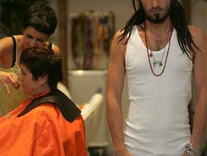 Juan Belmonte, en su peluquería de Madrid.