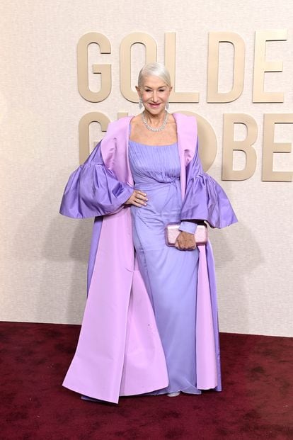 Helen Mirren, nominada a mejor actriz de serie dramática por su trabajo en '1923', eligió un imponente vestido con capa violeta. Es de Dolce & Gabbana.