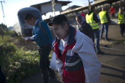 Un grupo de refugiados llega el 3 de octubre, día de la unidad alemán, al Estado alemán de Baja Sajonia.