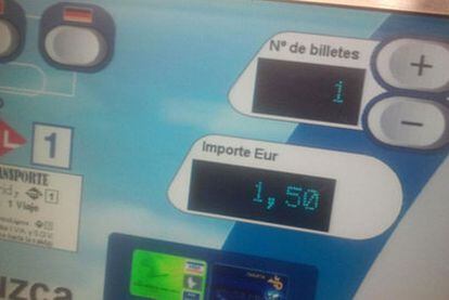 Imagen del nuevo precio en una máquina expendedora de billetes de Metro.