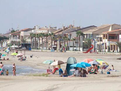 Reabren al baño las playas de Puçol y El Puig.

Los Ayuntamientos de Puçol y El Puig han reabierto en la tarde de este lunes al baño sus playas tras los resultados de los análisis del agua que confirma que la mancha detectada este domingo está causada por una microalga, según han confirmado fuentes municipales.

COMUNIDAD VALENCIANA ESPAÑA EUROPA VALENCIA SOCIEDAD
AYUNTAMIENTO DE PUÇOL