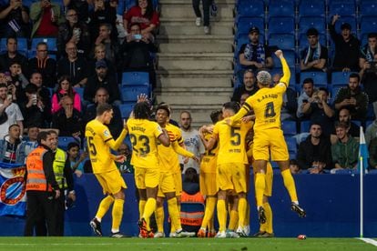 Los jugadores del FCBarcelona celebran el primer gol del equipo.
Marc Graupera Aloma / Afp7 
