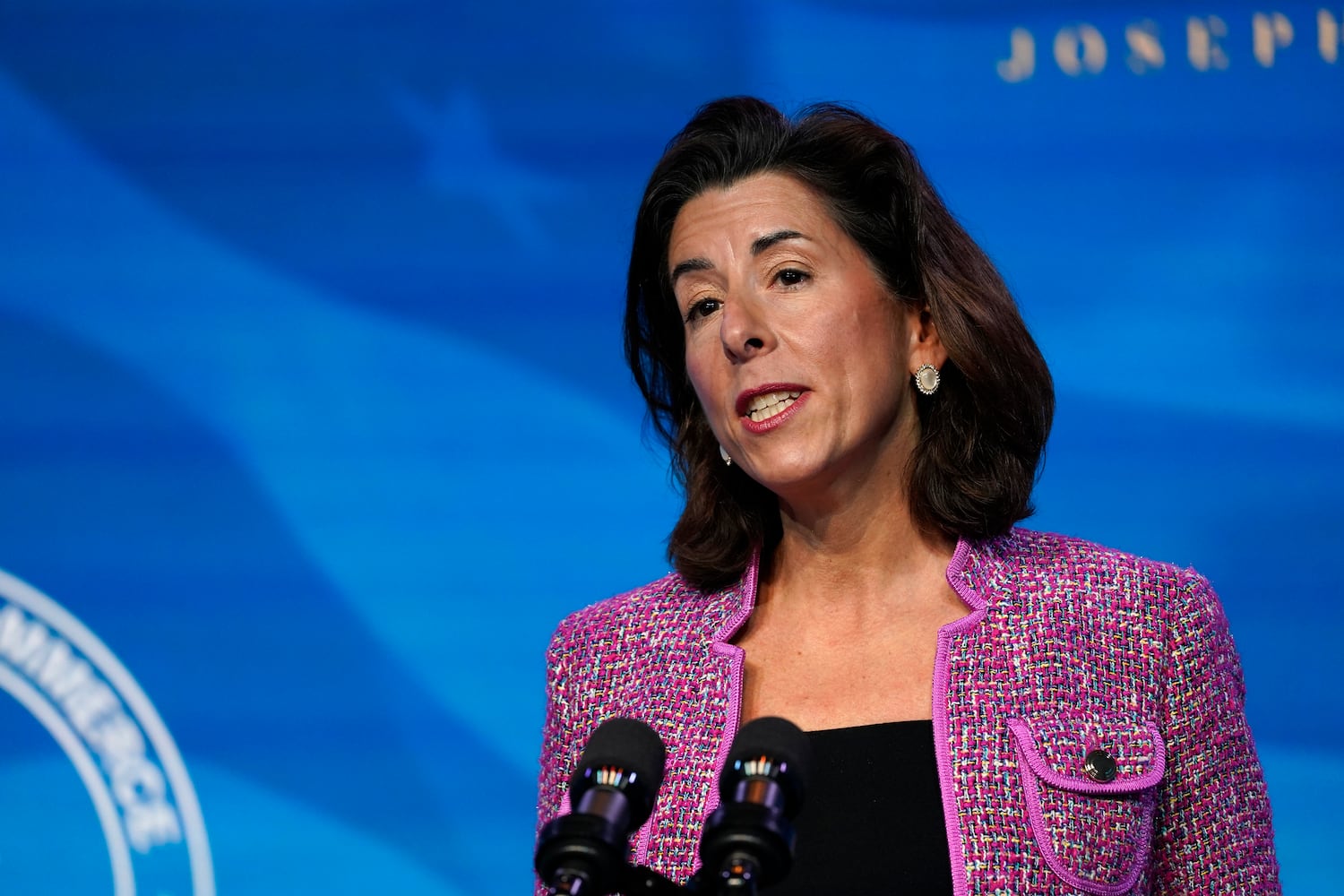 Gina Raimondo gobernadora de Rhode Island, nominada por el presidente electo Joe Biden para secretaria de Comercio.