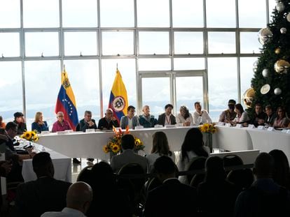 Delegaciones que representan a la guerrilla colombiana Ejército de Liberación Nacional (ELN) y el Gobierno colombiano en el hotel Humboldt en Caracas.