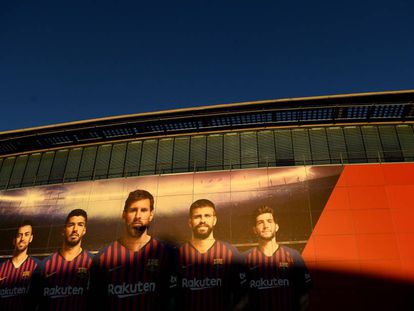 Aspecte d'una de les façanes del Camp Nou.