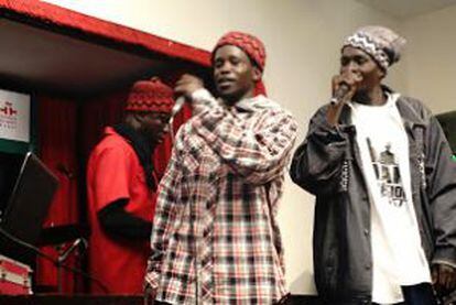 Los raperos de Fuk N Kuk gustaron mucho, el extrarradio de Dakar arde de rimas.