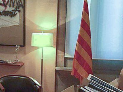 Imagen del Facebook de Artur Mas, en la que se le ve recogiendo sus pertenecias del Palau de la Generalitat