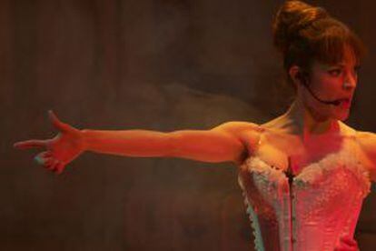 La actriz Maggie Civantos en el papel de la bailarina rusa Irina.