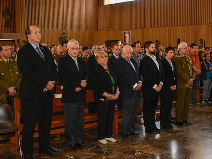 Gabriel Boric y los expresidentes de Chile Ricardo Lagos, Michelle Bachelet y Sebastián Piñera, durante el responso fúnebre del cabo Daniel Palma este jueves en Santiago