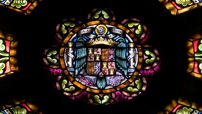 Rosetón con escudo Franquista en la basilica del Tibidabo.