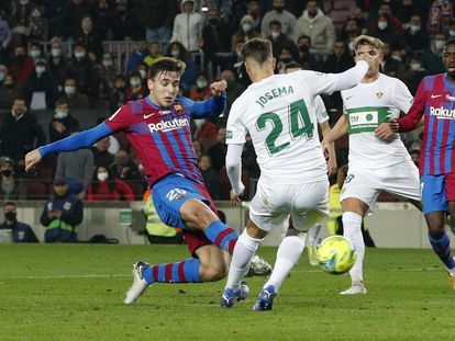Remate de Nico González que significaría el gol del triunfo del Barcelona. REUTERS/Albert Gea